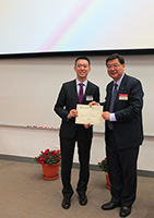 Prof. Wong Yuk-Shan (right), Chairman of the Academic Committee of Hong Kong Scholars Programme, presents the Best Oral Presentation Award to Dr. Chun-Jie Li, Li Ka Shing Institute of Health Sciences of CUHK